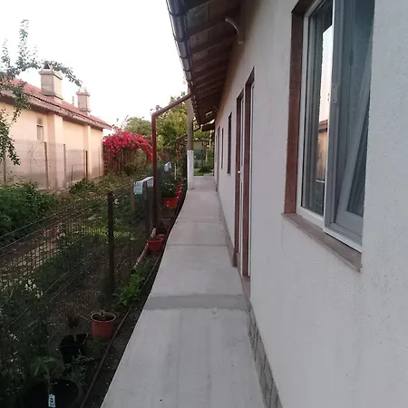 Πανσιόν Irina House Μανγκάλια