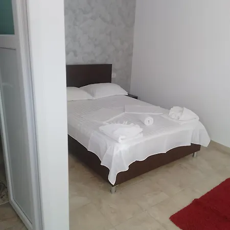 Irina House Μανγκάλια